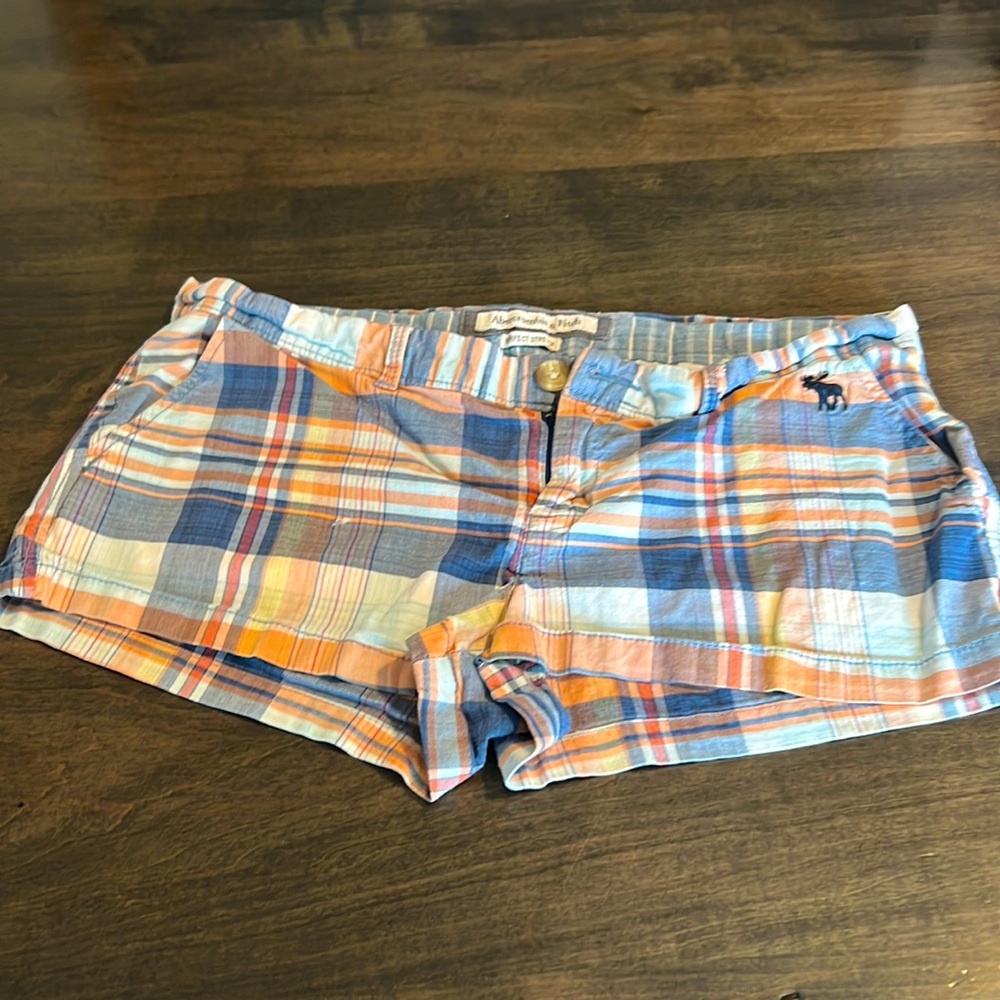 Abercrombie & Fitch plaid shorty shorts. Size 2.